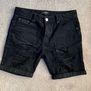 black boohoo shorts